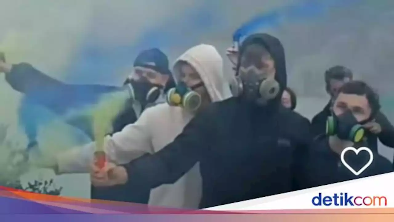 Ancaman Blacklist Bule Rusia gegara Ngonten Pakai Bom Asap di Kawah Ijen