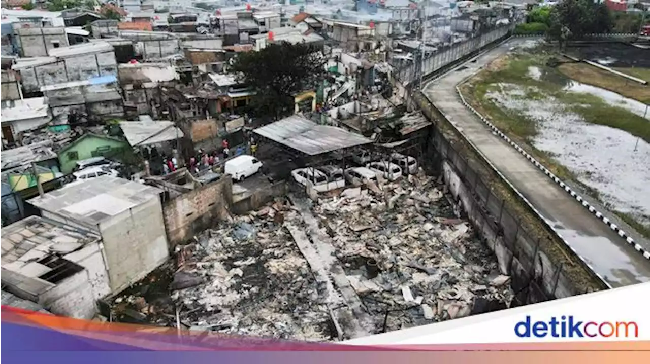 Cerita Warga Pingsan Usai Hirup Gas Menyengat Saat Depo Plumpang Terbakar