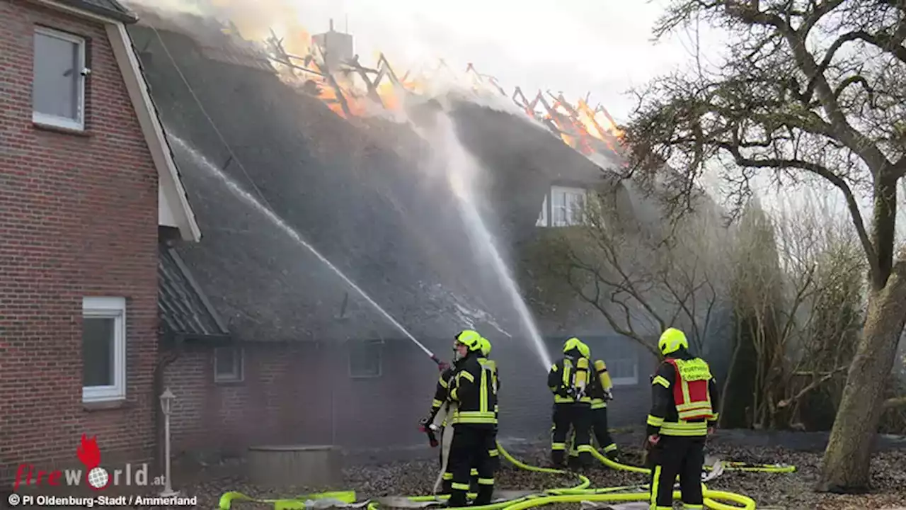 D: Brand eines Wohn-/Geschäftshauses mit Reetdach in Edewecht → 150 Kräfte im Einsatz