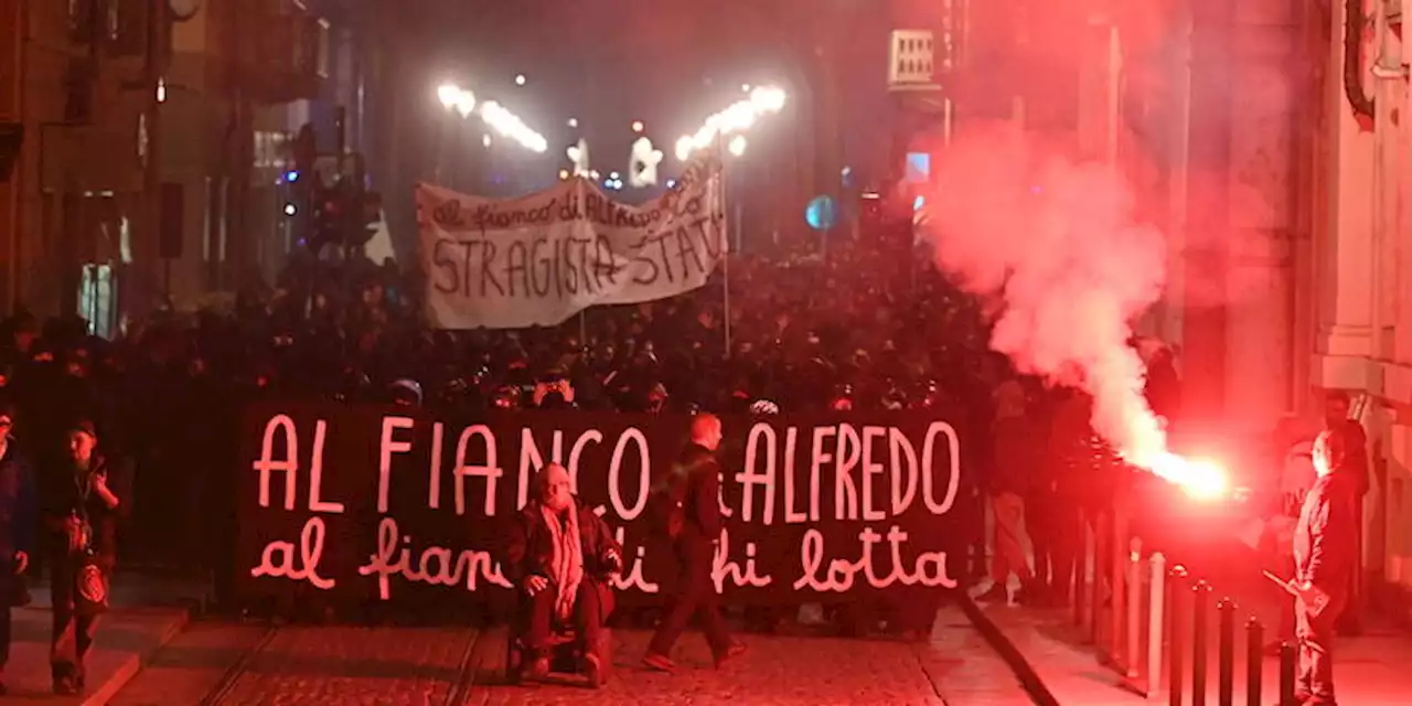 Gli scontri tra anarchici e polizia a Torino - Il Post