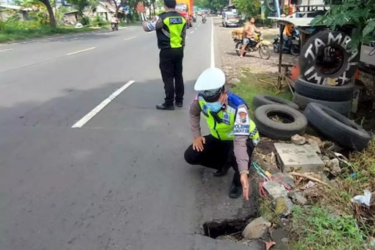 Jembatan di Jalan Nasional Grati Berlubang, Pengendara Wajib Waspada