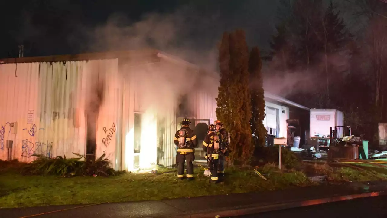 Firefighters battle blaze at former machine shop in Everett