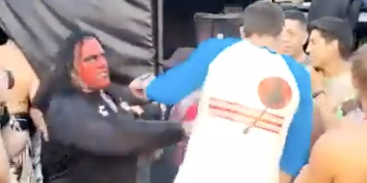 VIDEO: Adrián Marcelo es golpeado por Chessman en plena entrevista y las redes explotan