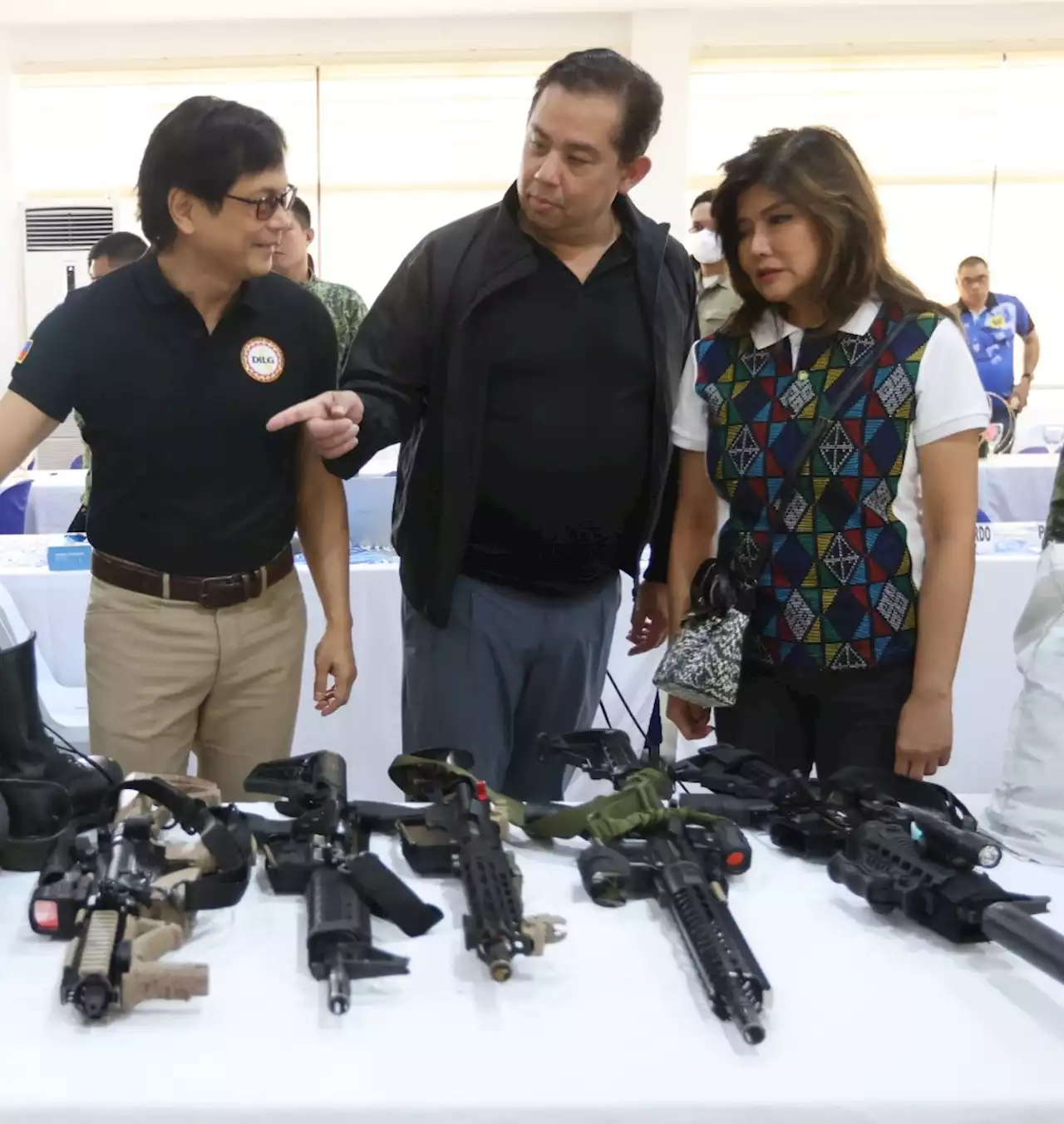 LOOK: Romualdez inspects high-powered guns of Gov Degamo's killers