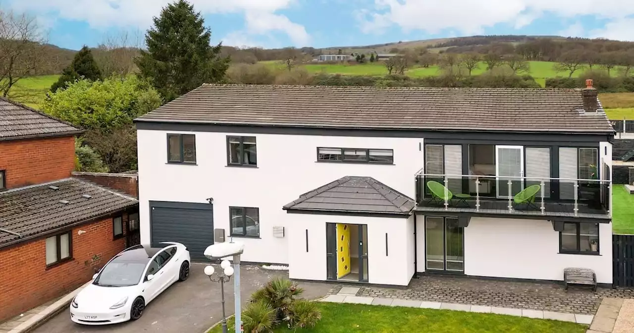 Incredible house in Greater Manchester with Love Island villa-style garden