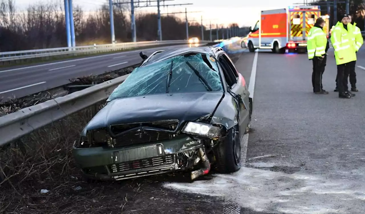 Auto überschlägt sich – A1 mehr als eine Stunde gesperrt