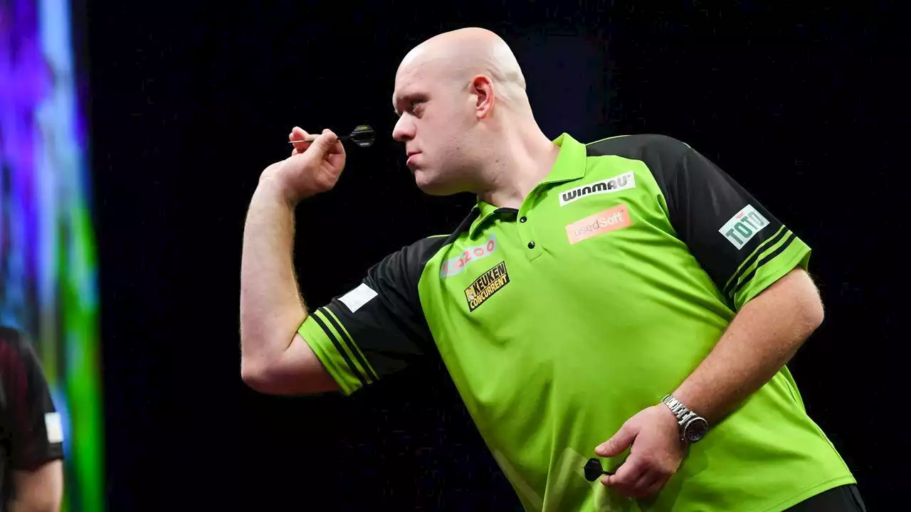 Van Gerwen klopt Aspinall en blijft in de race voor vierde titel op UK Open