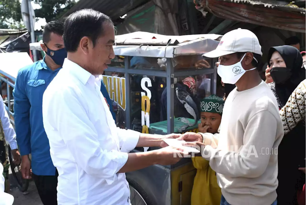 Cek Harga Kebutuhan Pokok di Pasar Baleendah, Jokowi Minta Bulog Segera Operasi Pasar |Republika Online