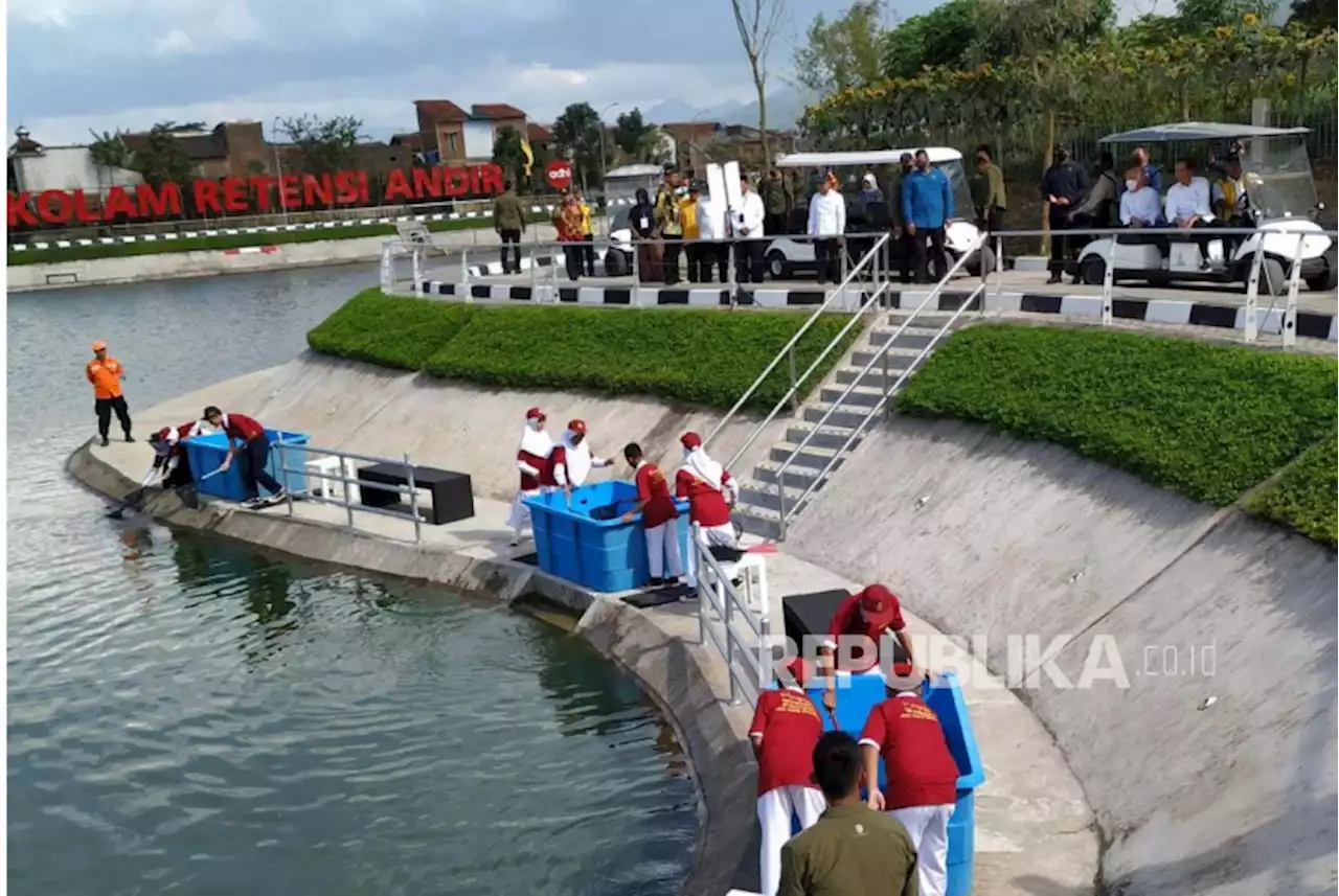 Jokowi Resmikan Kolam Retensi Cieunteung di Kabupaten Bandung |Republika Online