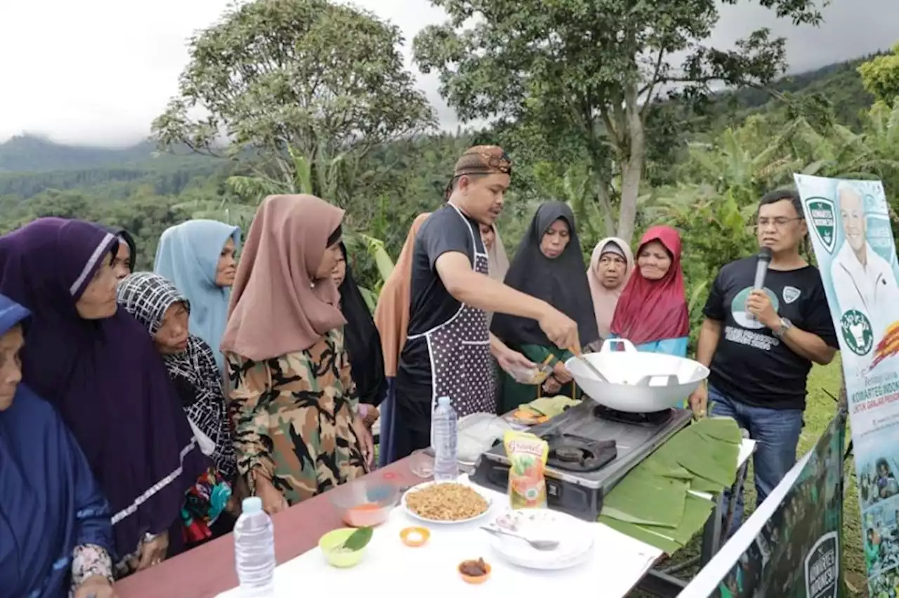 Kowarteg Indonesia Gelar Demo Masak dan Bagikan Peralatan Dapur