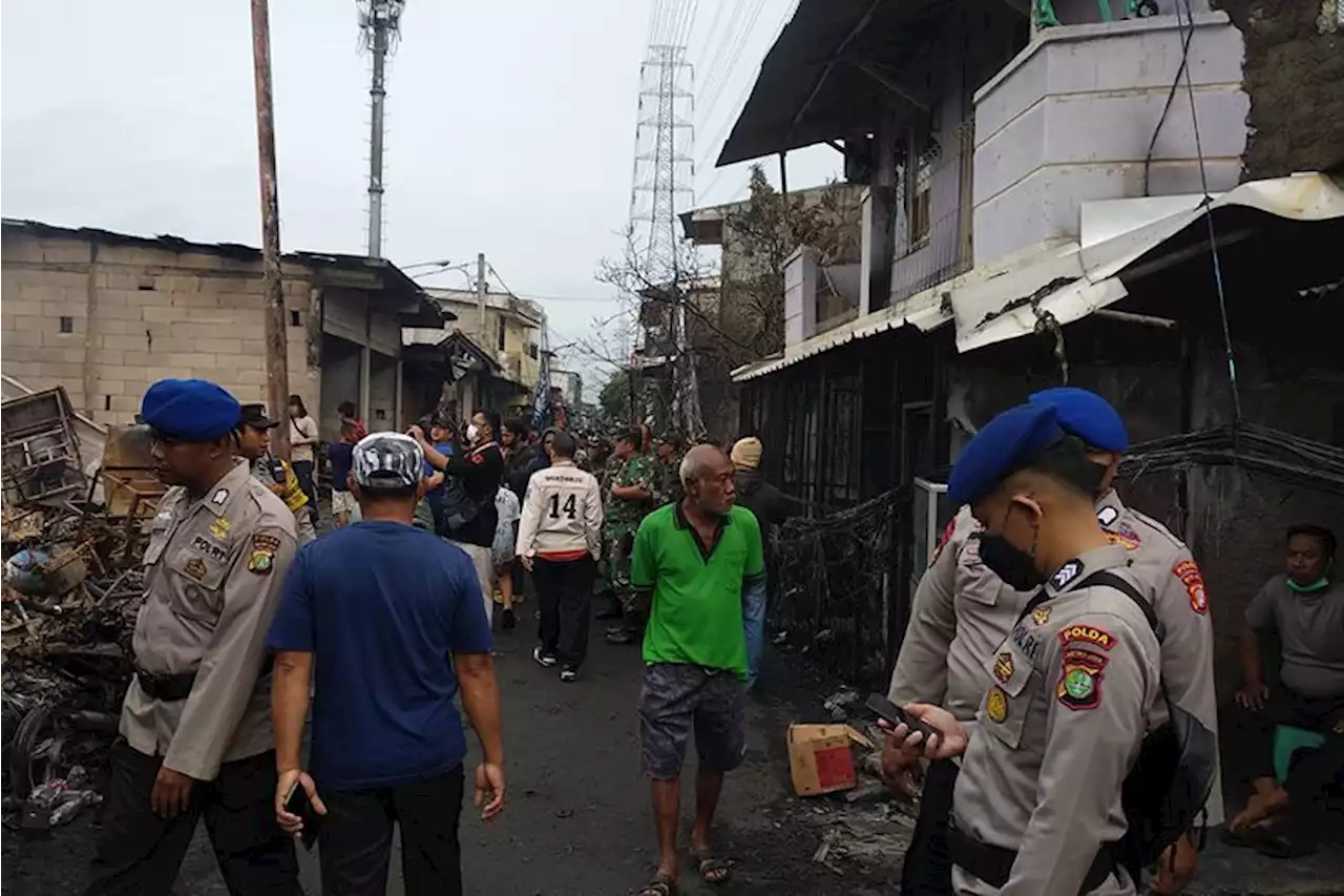 Usai Kebakaran Depo Pertamina Plumpang, Polisi dan TNI Jaga Rumah Warga Tanah Merah