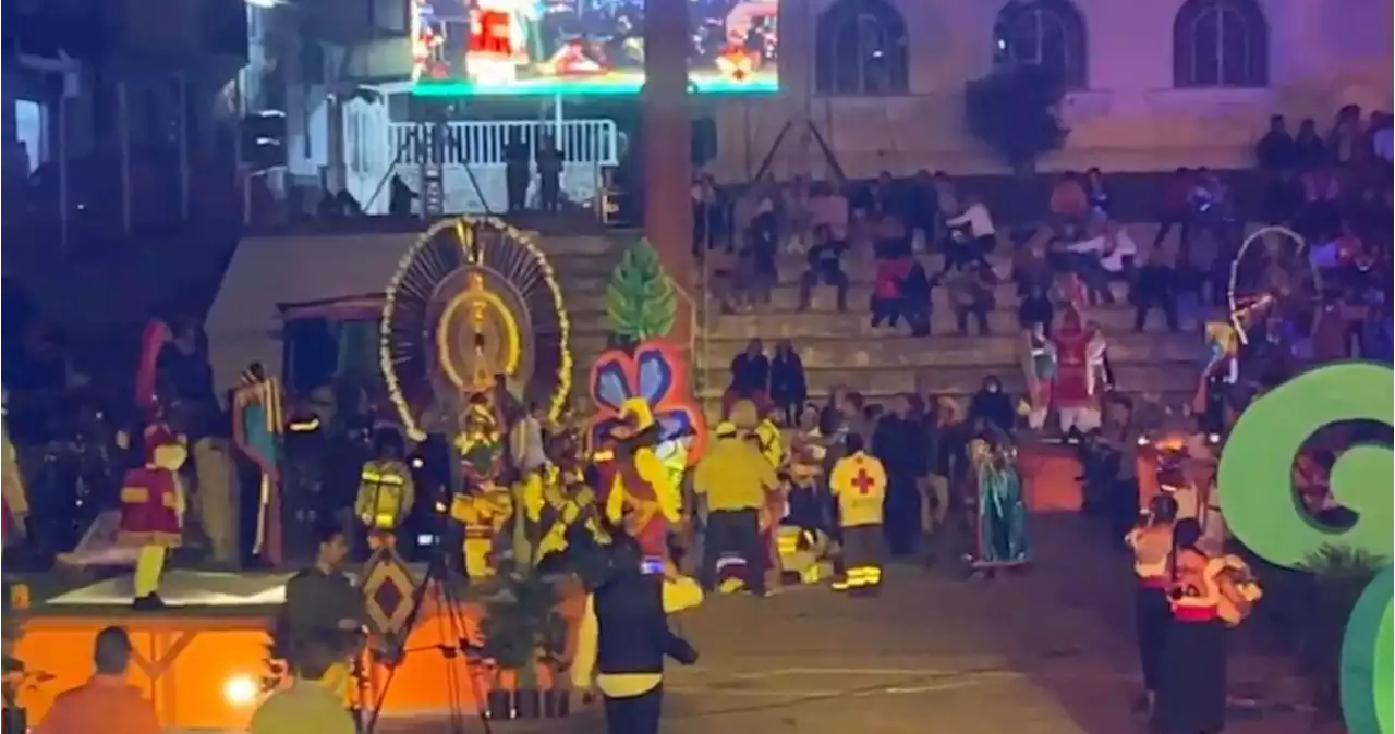 Voladora cae al piso y muere en Feria de las Flores de Huauchinango; suspenden fiesta