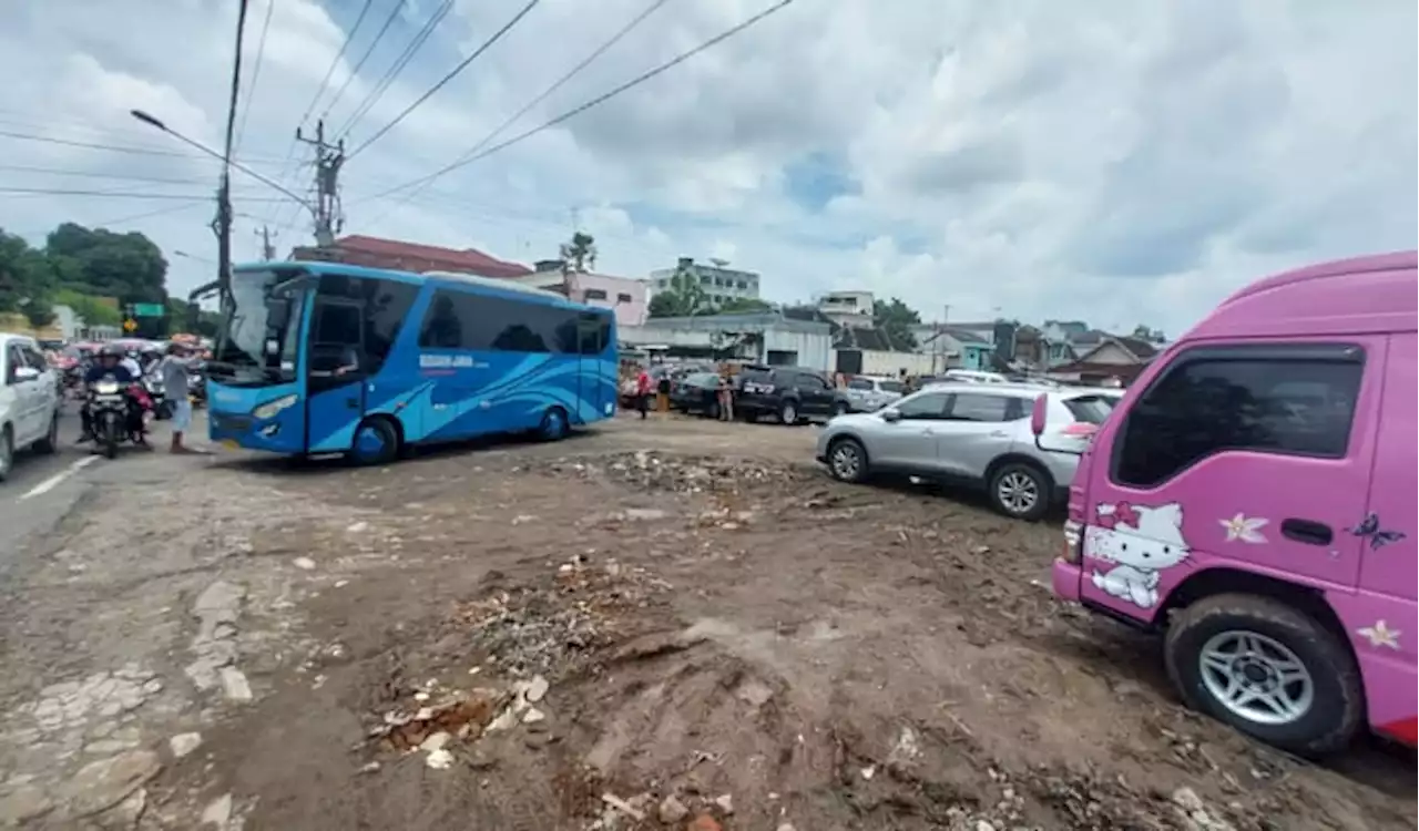 Warga Sewa Lahan untuk Parkir Kendaraan Jemaah Masjid Raya Sheikh Zayed Solo