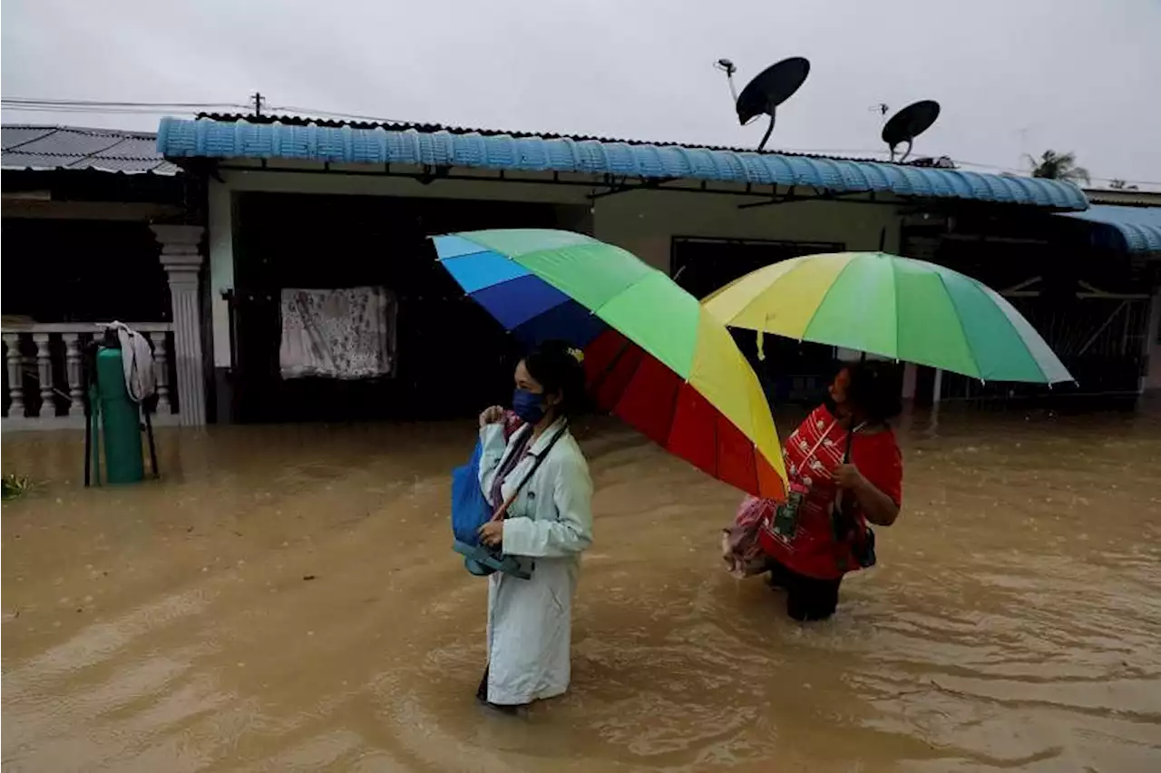 Number of flood evacuees in Malaysia soars to nearly 49,000