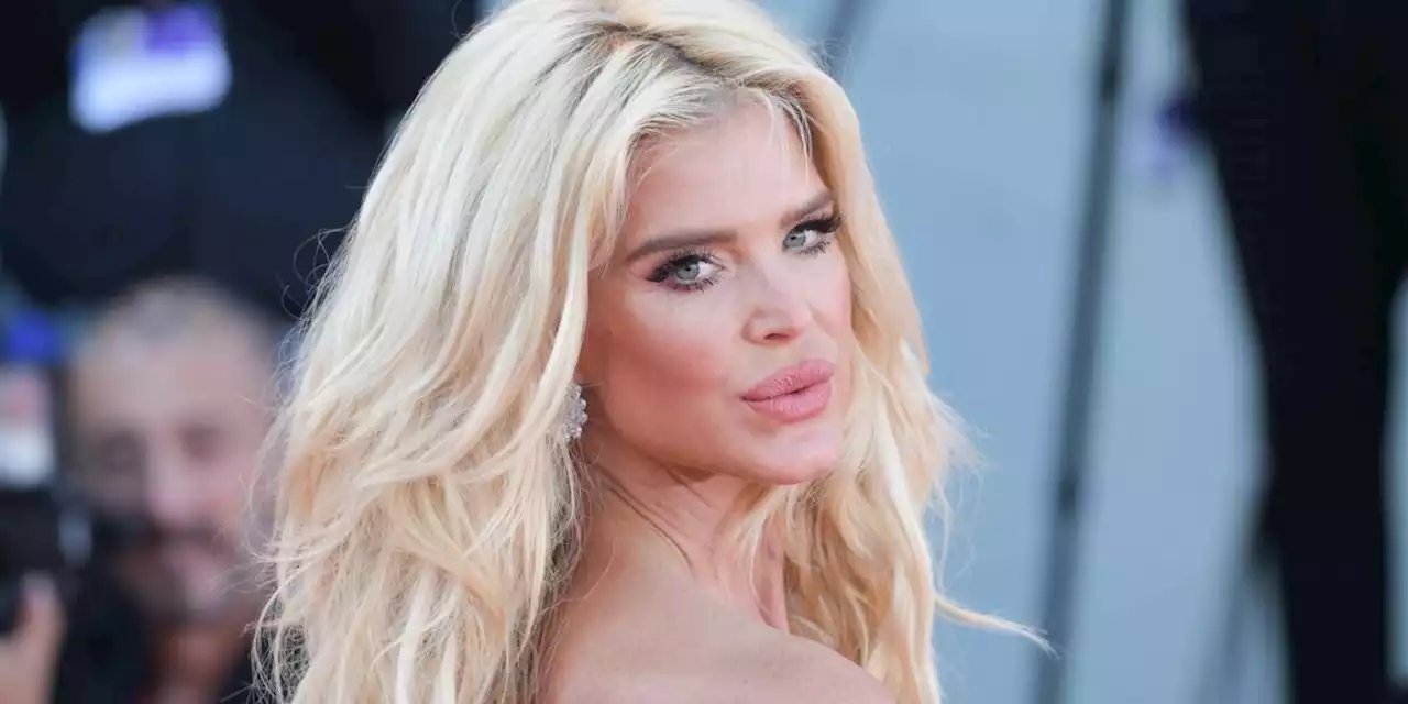 Victoria Silvstedt sculpturale, Avril Lavigne, Michele Morrone, Claudia Tagbo… Les people au défilé Elie Saab à la Fashion Week de Paris (PHOTOS)