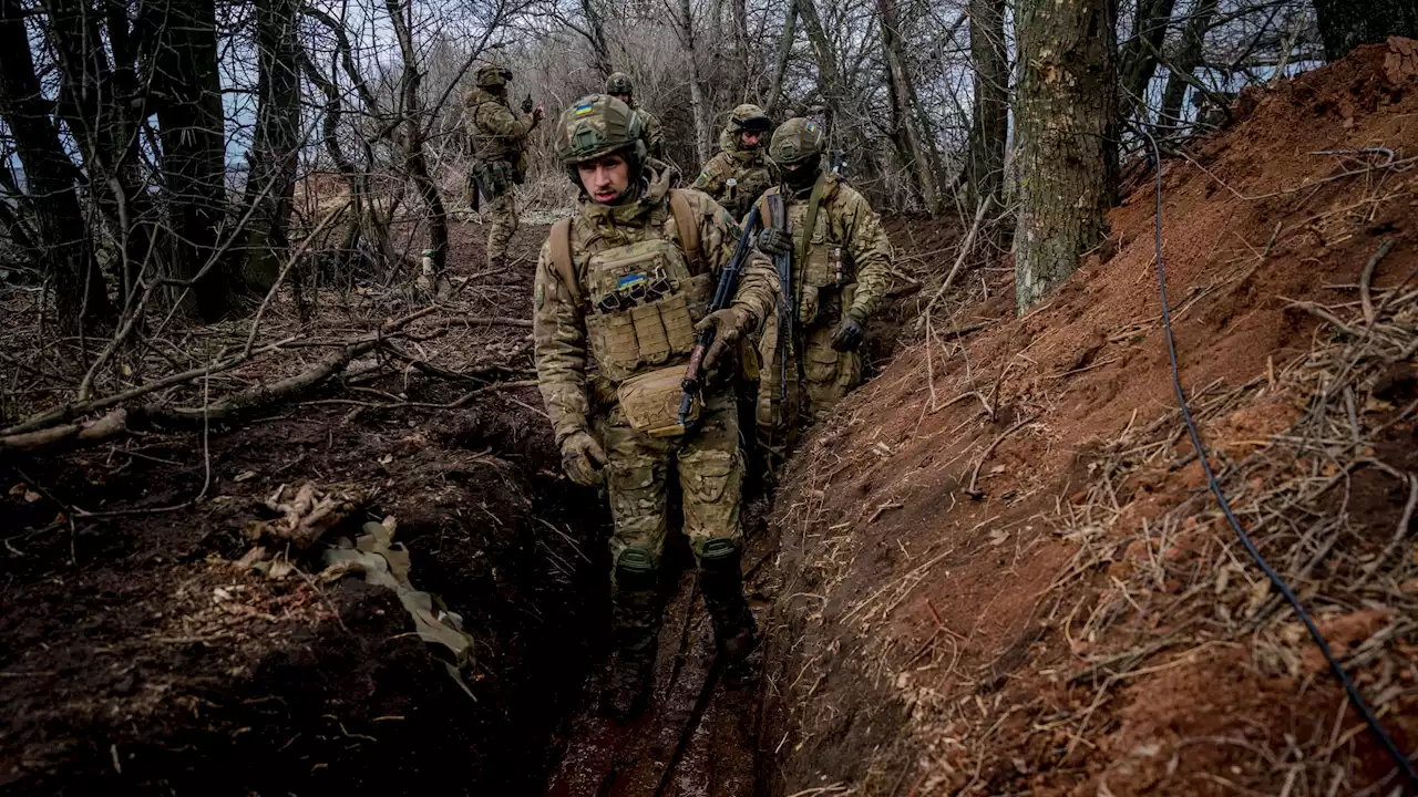 EN DIRECT - Ukraine: Zelensky a demandé à l'armée de 'trouver les forces' pour défendre Bakhmout