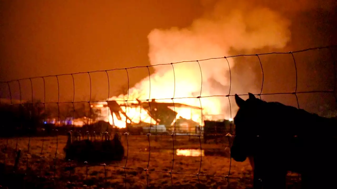 Flammen-Inferno auf Pferdehof bei Werneuchen – Feuerwehr fehlt Löschwasser!