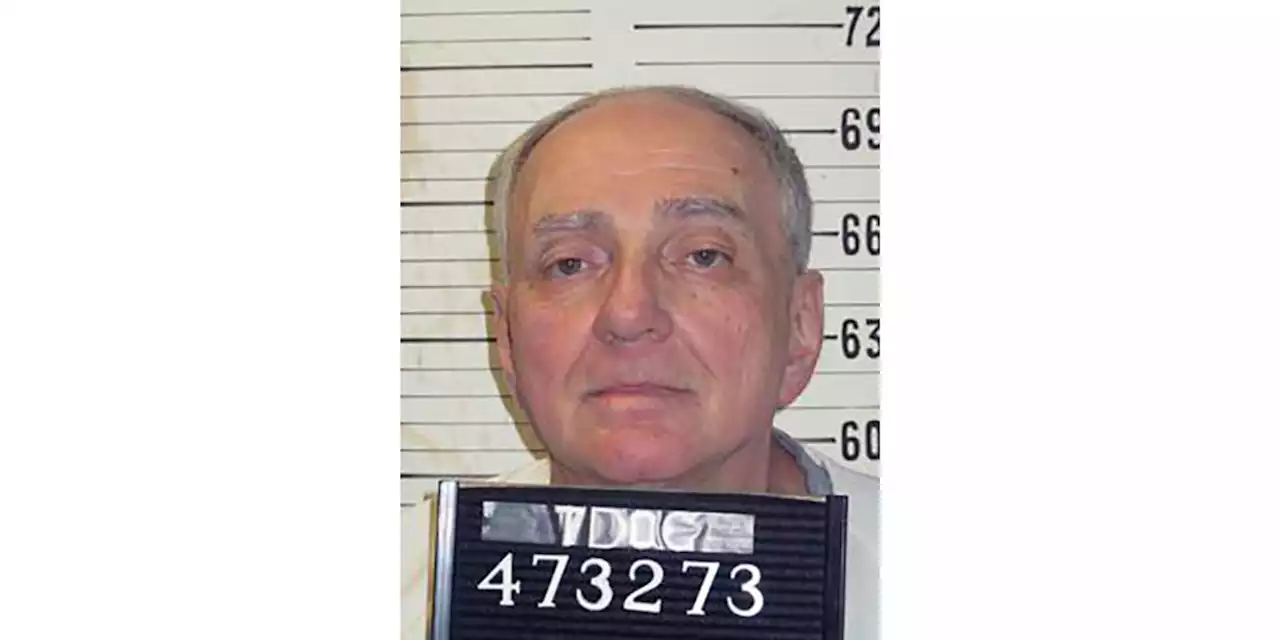 Death row inmate who acted as own attorney seeks new trial