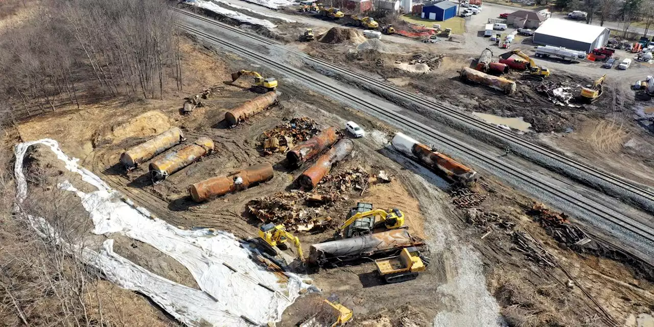 East Palestine residents may notice ‘additional odors’ near train derailment site, EPA officials say