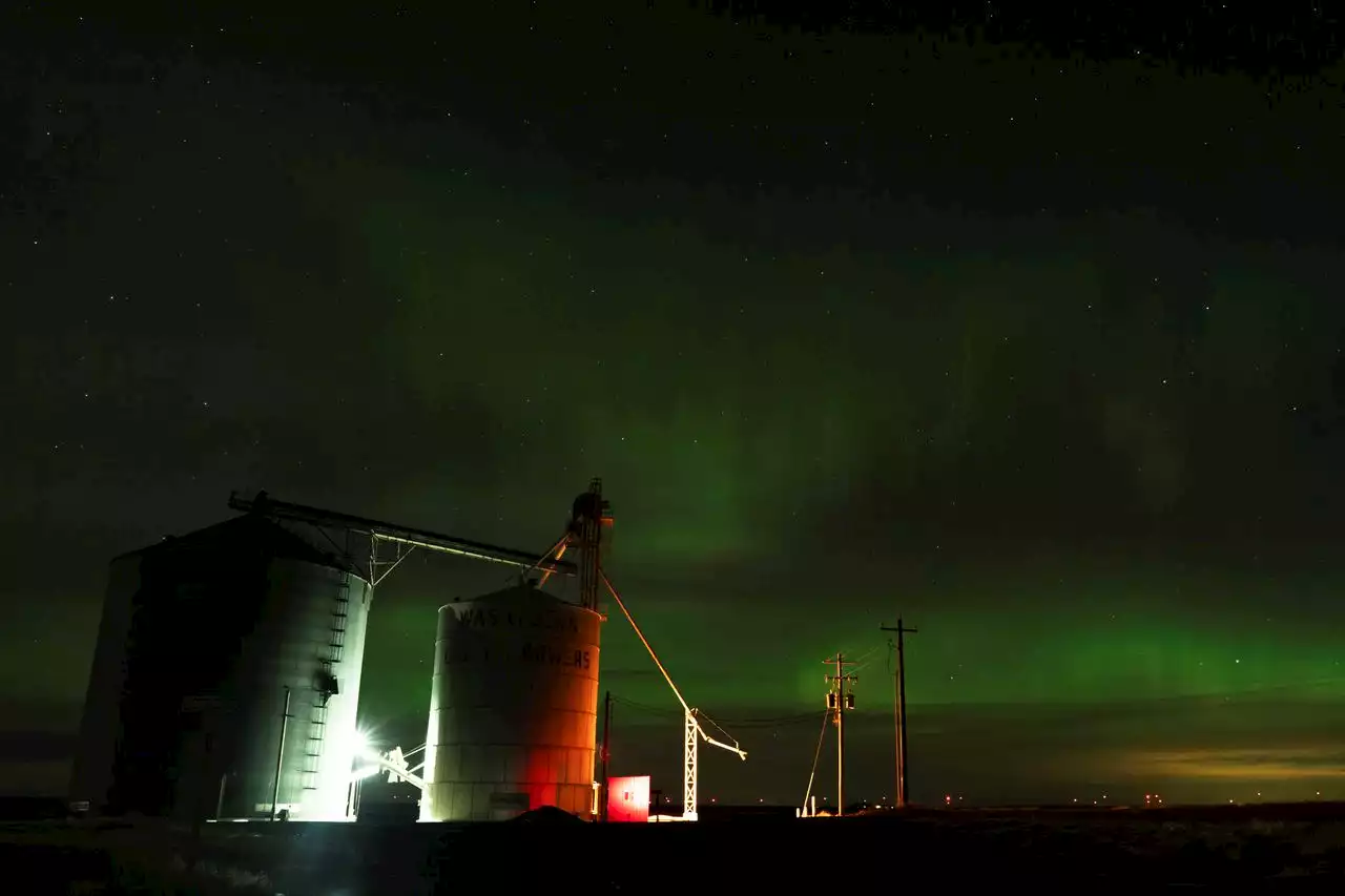 How to see and photograph the Northern Lights Monday night in Northern Ohio - weather permitting