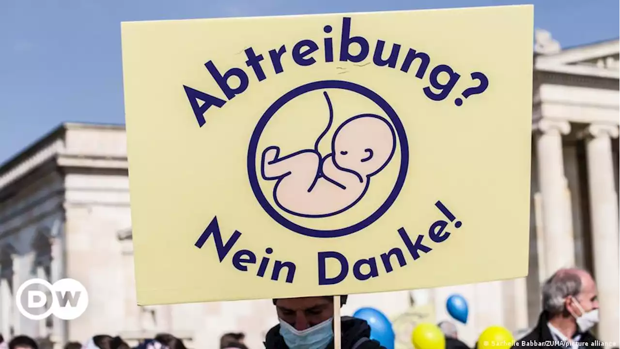 German abortion clinics targeted by US-style protests – DW – 03/04/2023