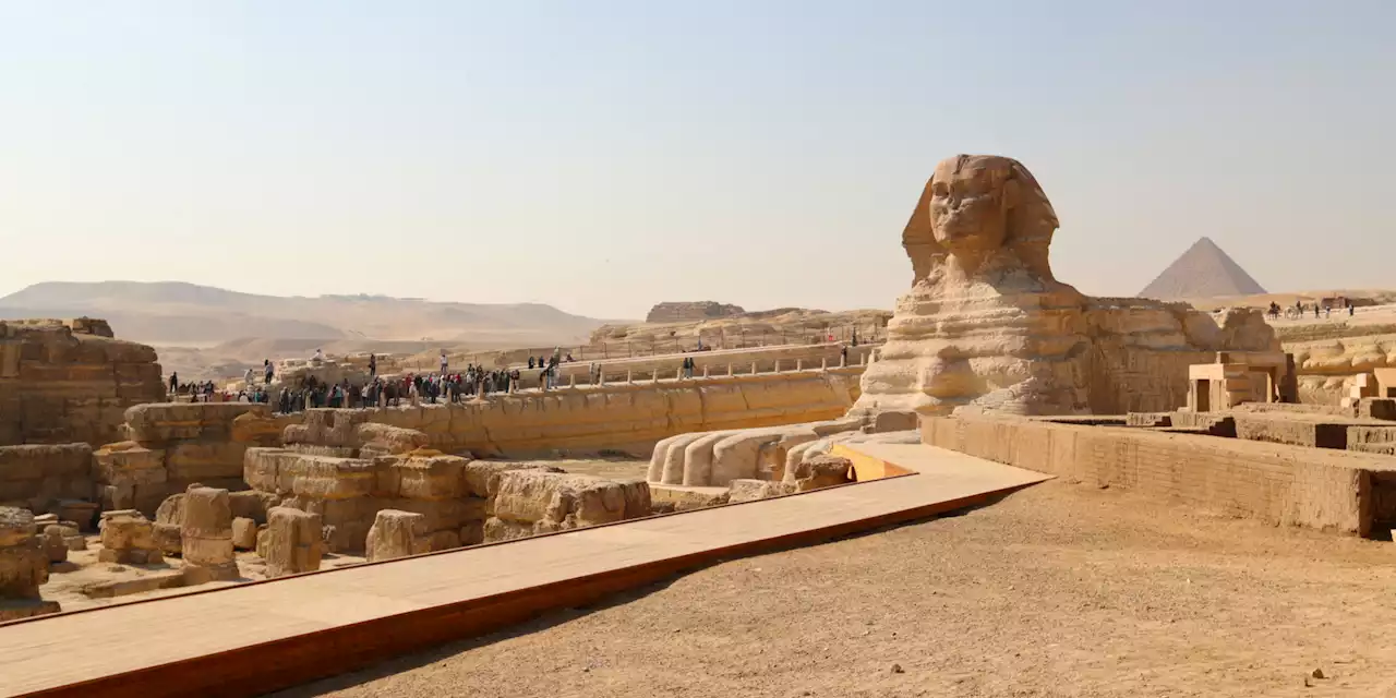 Égypte : découverte d'un étonnant sphinx «souriant à fossettes»