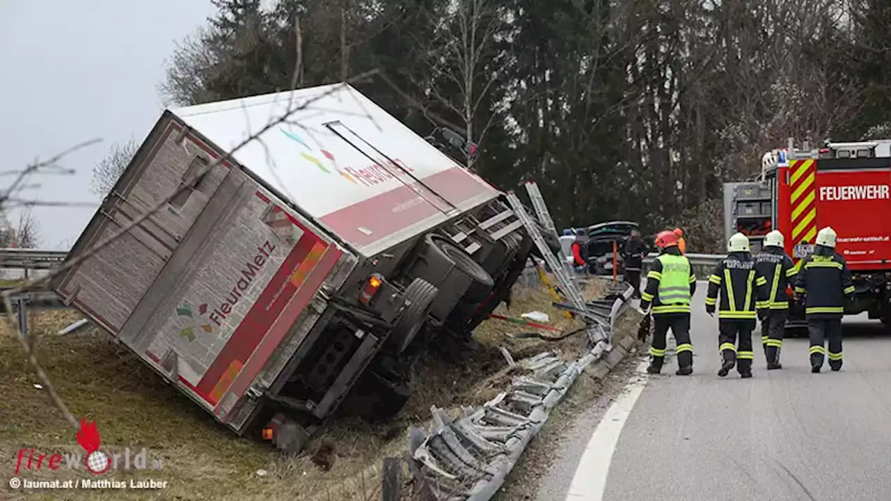 Oö: Lkw mit 15.000 Blumen auf Pyhrnautobahn bei Ried im Traunkreis umgestürzt