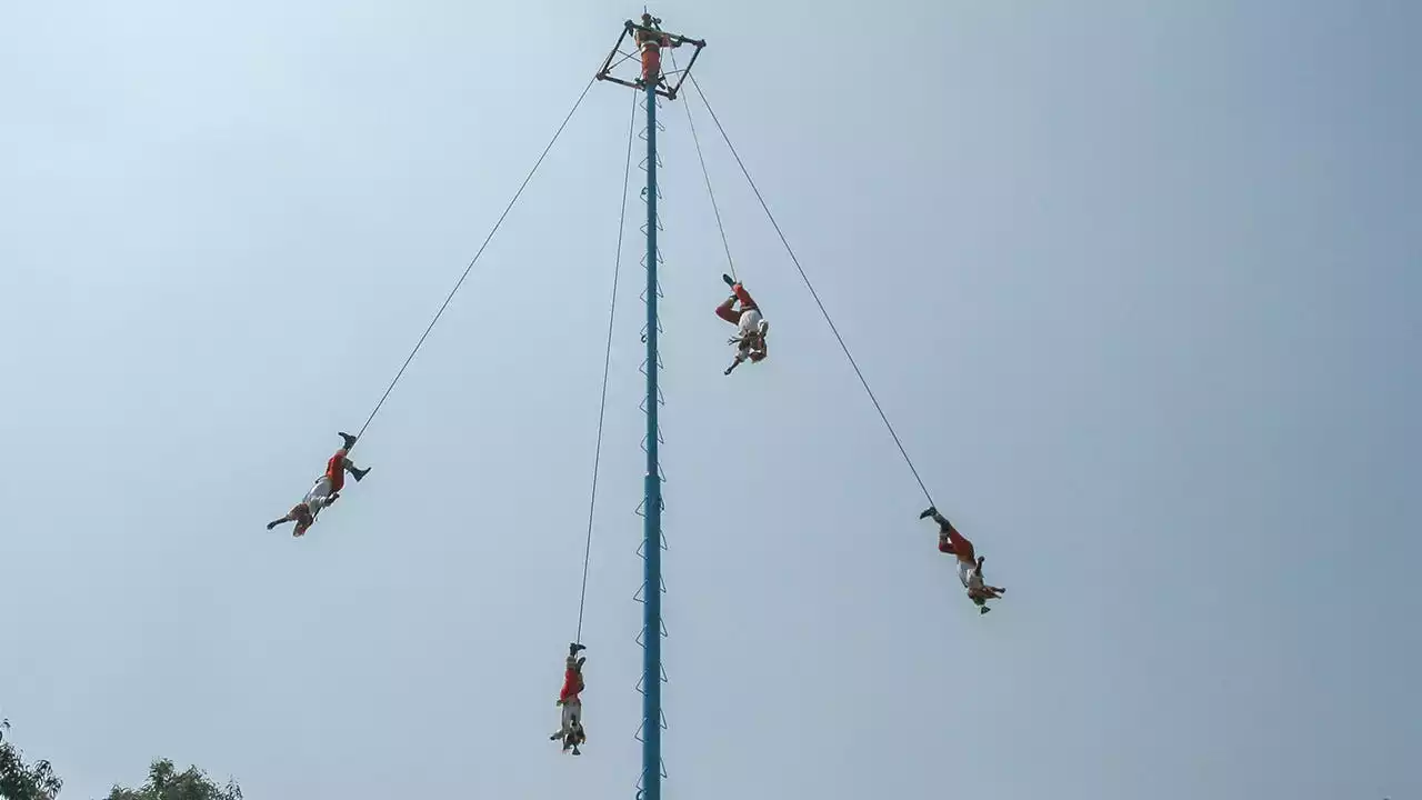 Woman dies in Mexico after falling from a 30-yard-high pole during a ‘Voladores’ performance