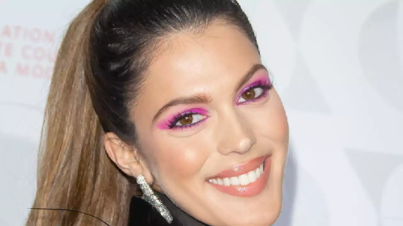 Iris Mittenaere, plus sexy que jamais : elle dévoile ses jambes parfaites dans une mini-jupe - Grazia