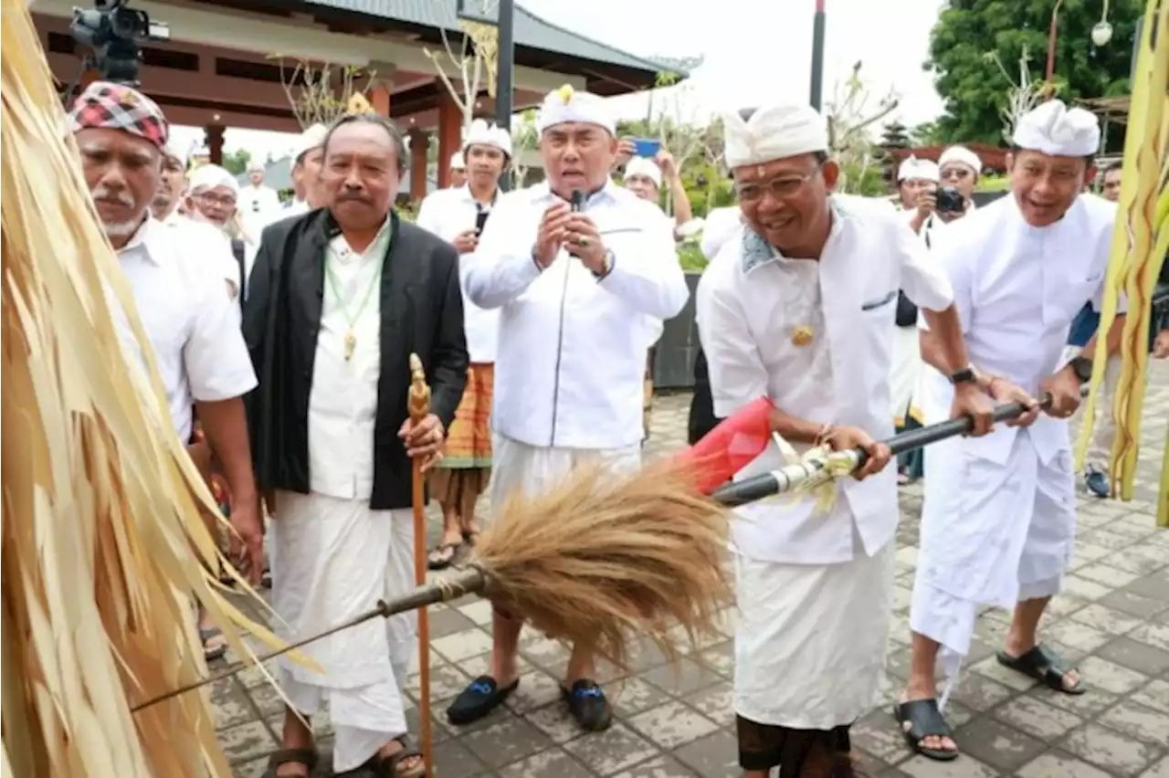 Gubernur Koster Sampaikan Tatanan Baru Memasuki Kawasan Suci Pura Agung Besakih