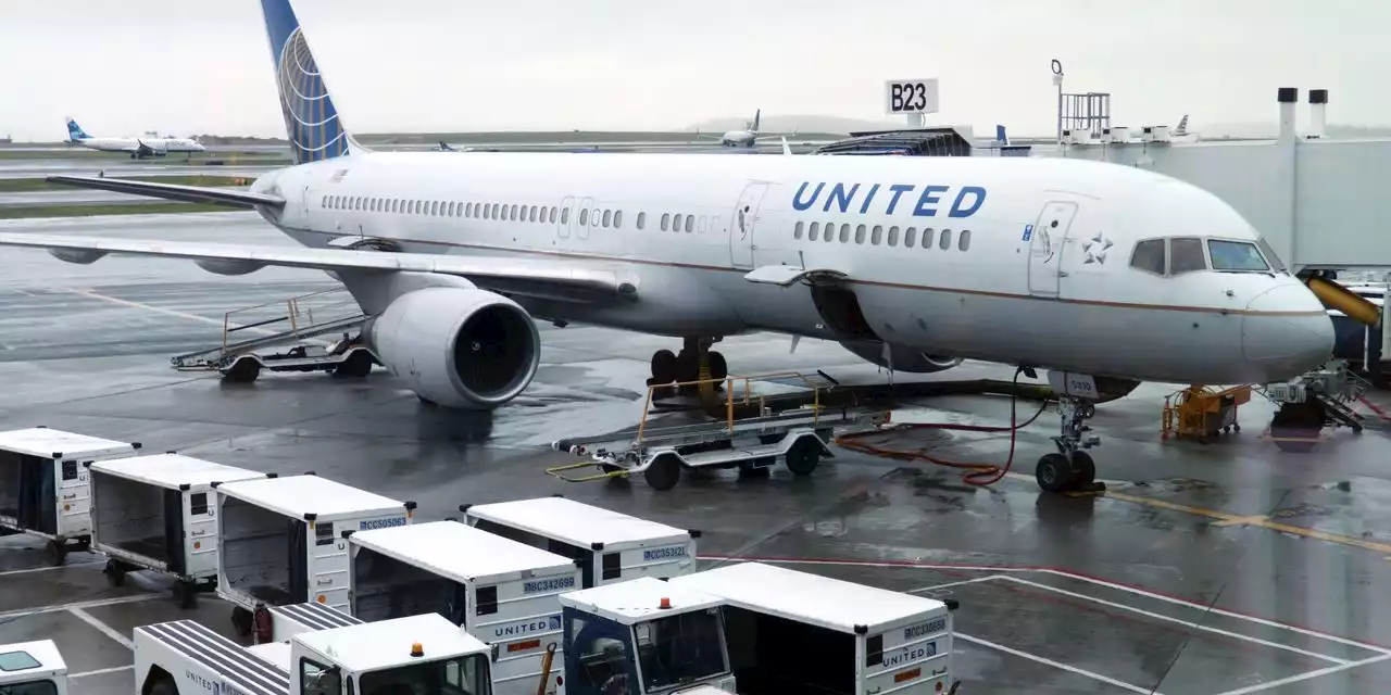 Two United 737s make contact near gate at Logan airport in Boston