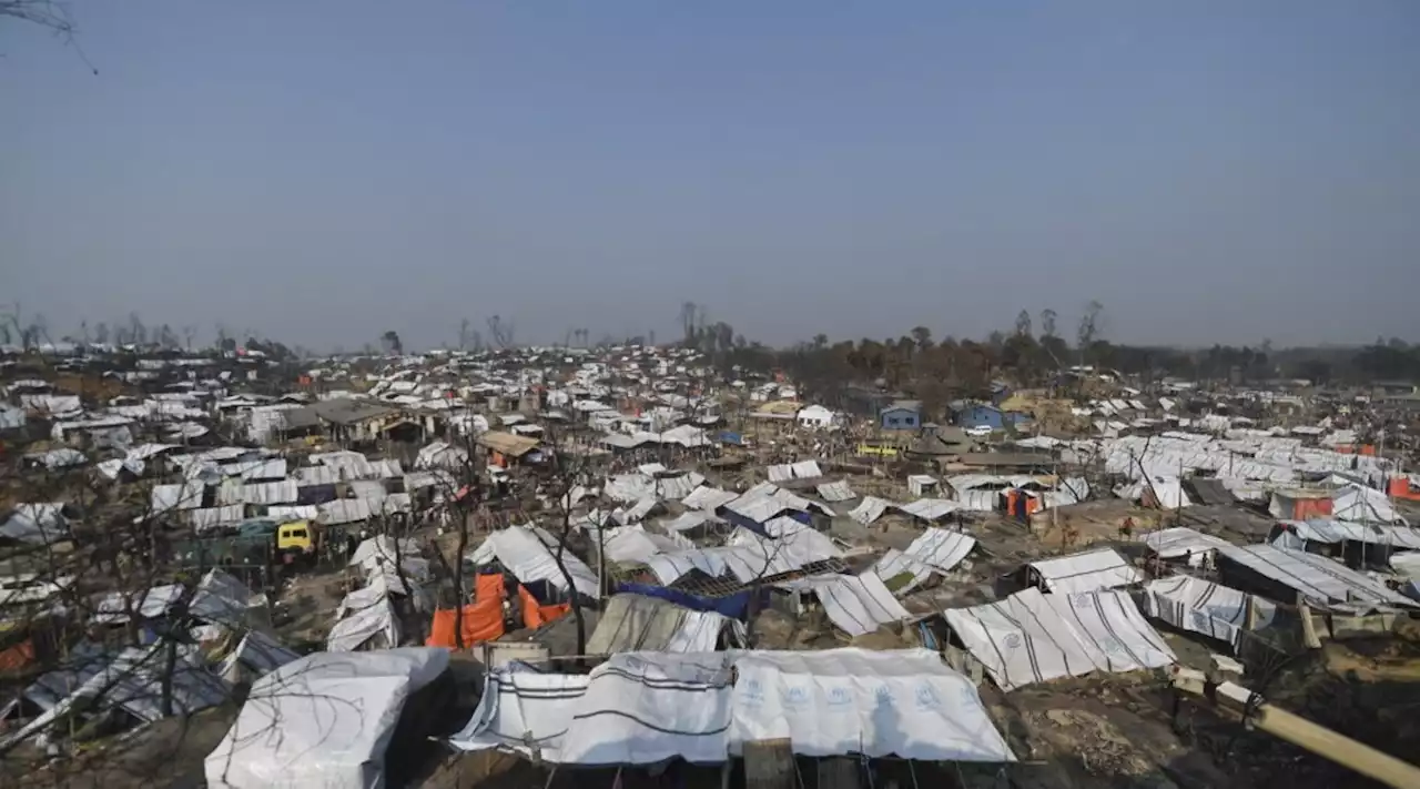 Bangladesh, incendio in campo profughi Rohingya: 12mila senza casa