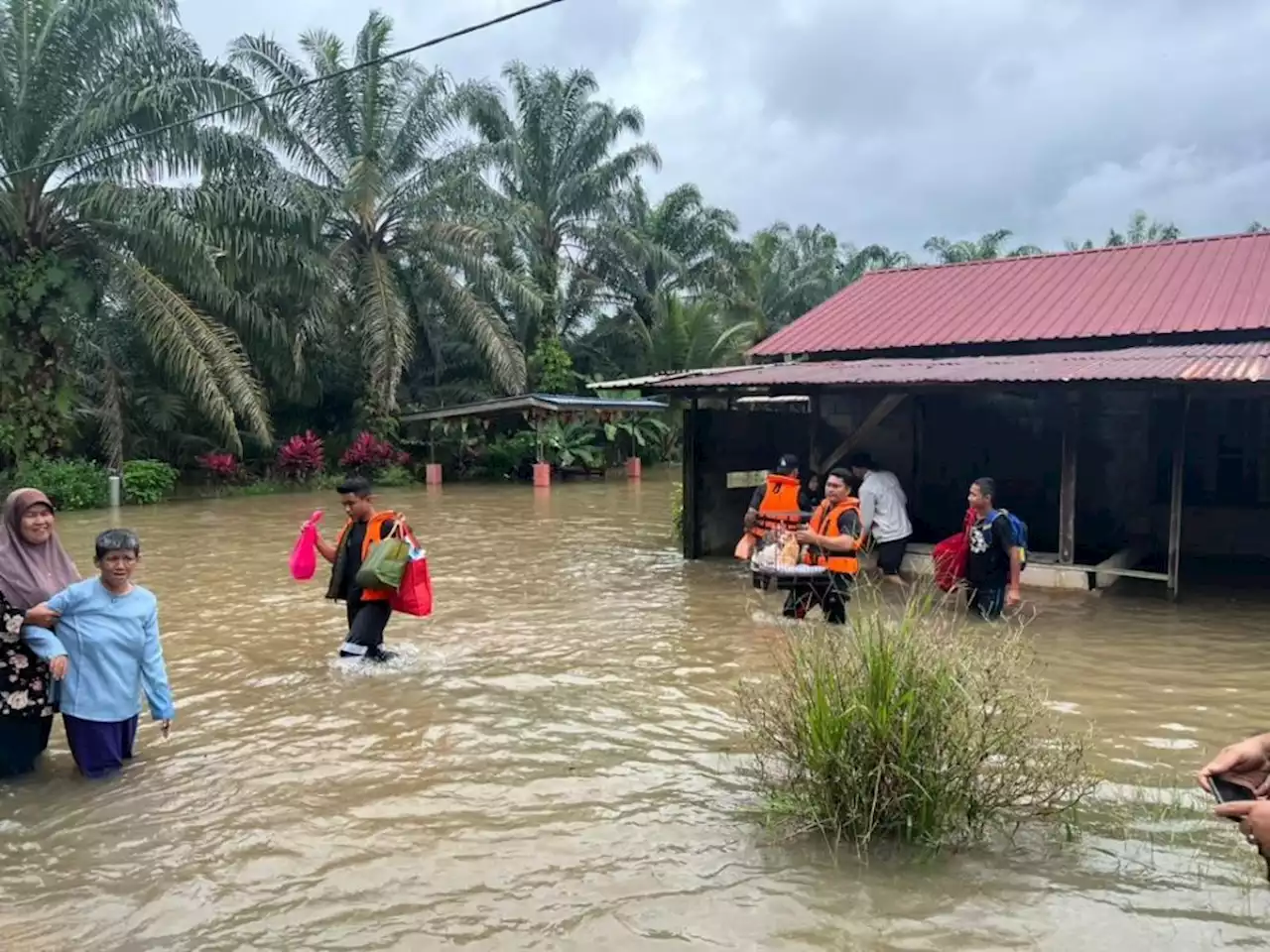 Paras air di Batu Pahat meningkat, orang ramai dinasihat berhati-hati | The Malaysian Insight