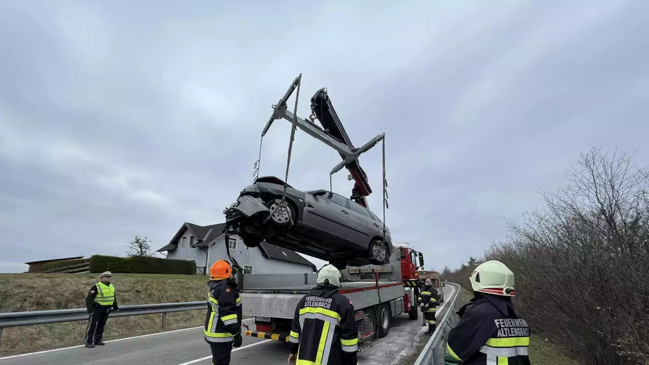 Autobahnzubringer Hochstraß: Frauen nach Frontalzusammenstoß verletz