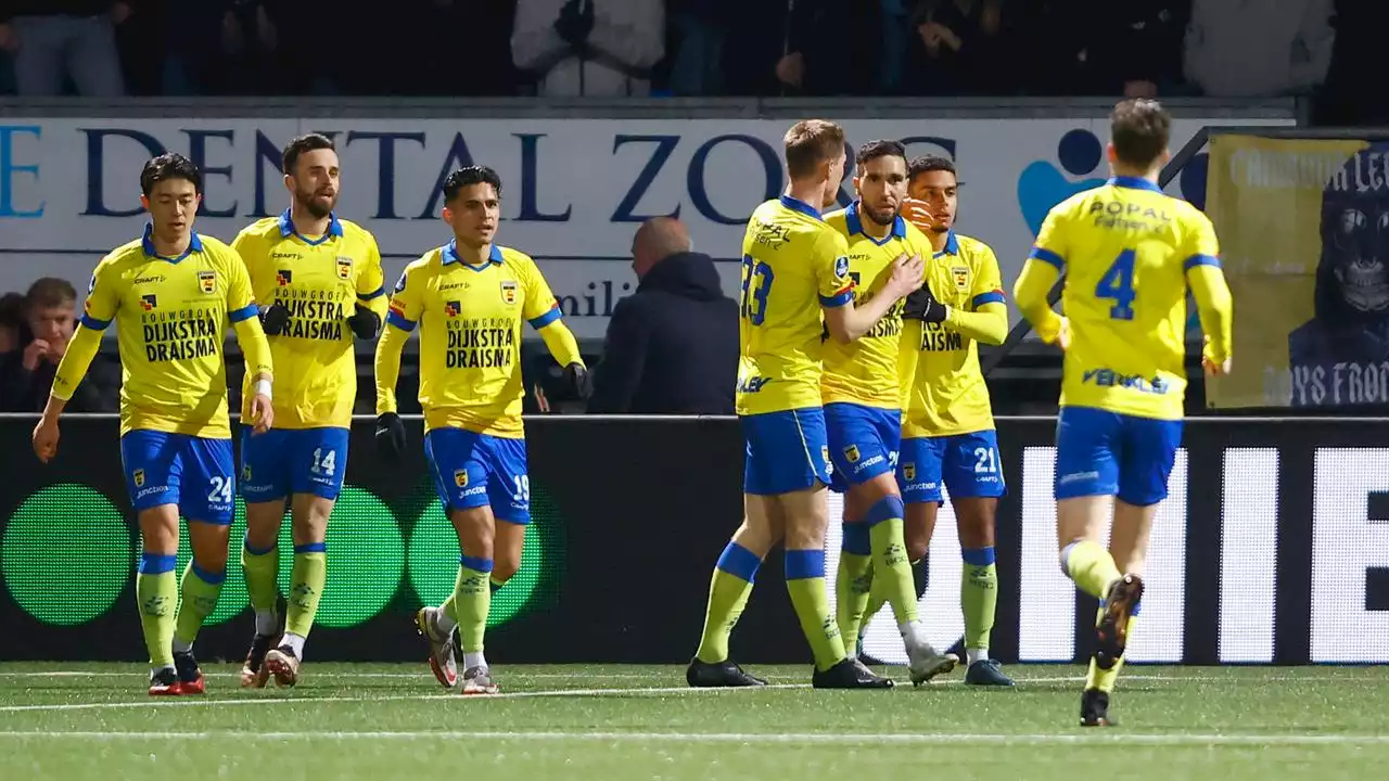 Hekkensluiter Cambuur boekt ruime zege op Go Ahead en nadert FC Groningen