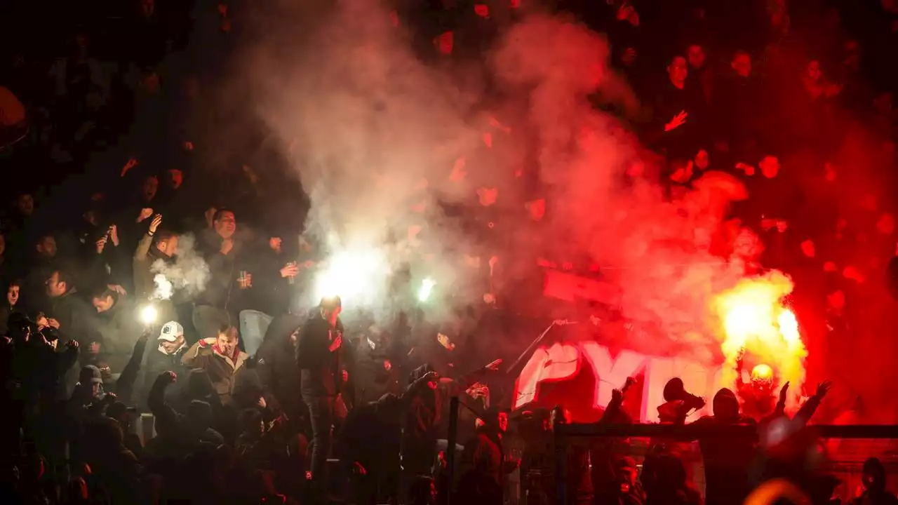 Boete voor PSV nadat vuurwerk werd afgestoken in het Philips Stadion