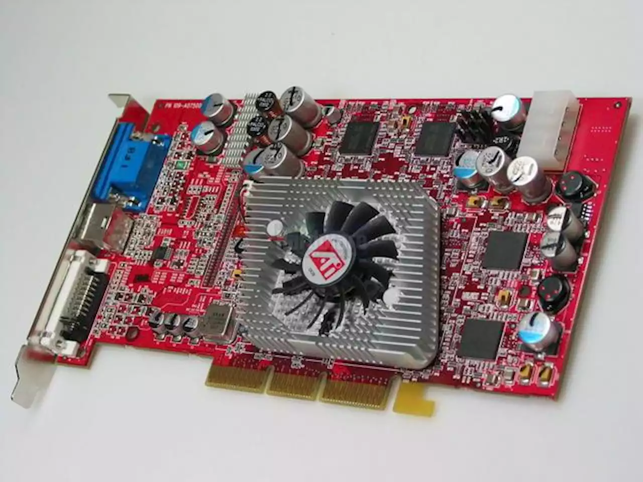 Michelangelo kommt, AMD gewinnt das Gigahertz-Rennen und Ati bringt die Radeon 9800 Pro (PCGH-Retro, 06. März)