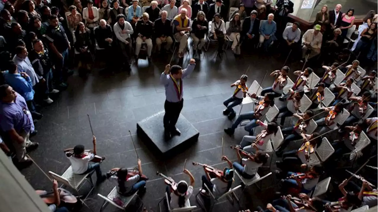 Junge Musiker aus der Ukraine spielen in der Berliner Gedächtniskirche