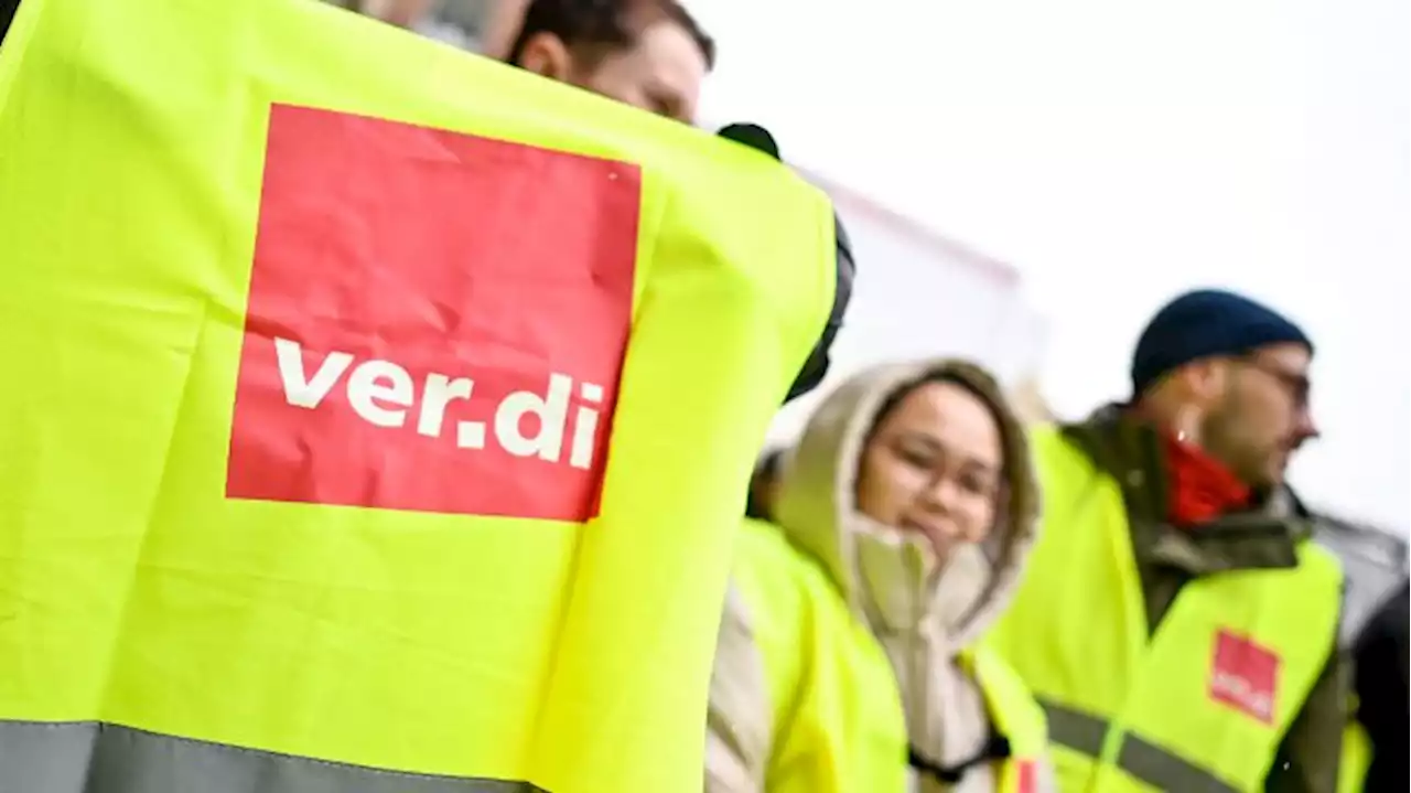 Warnstreiks bei Kliniken - auch Mitarbeiter von Bädern und BSR wollen Arbeit niederlegen