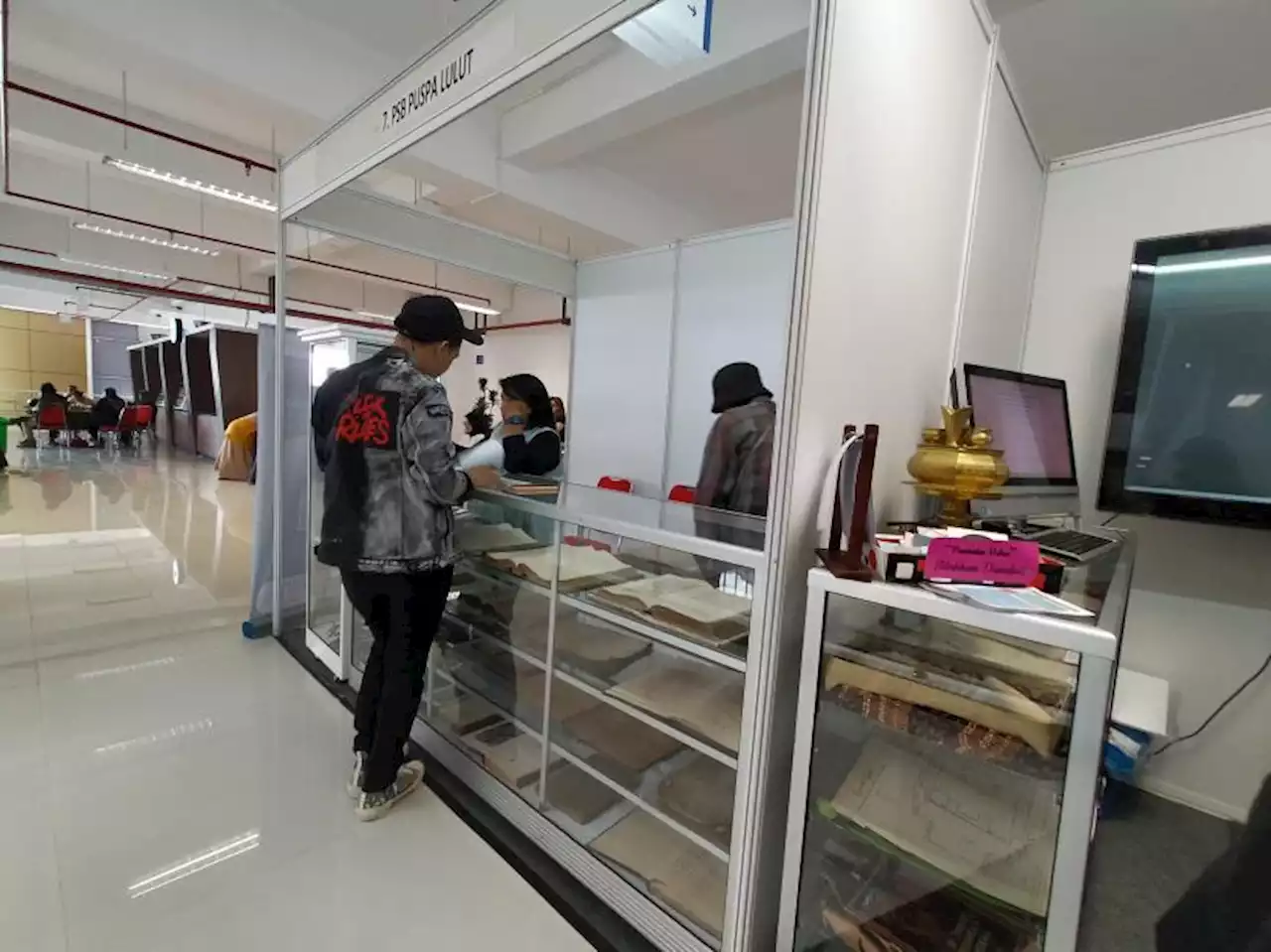 Menyerap Nilai-Nilai Sejarah dalam Pameran Manuskrip dan Artefak di Kota Malang |Republika Online