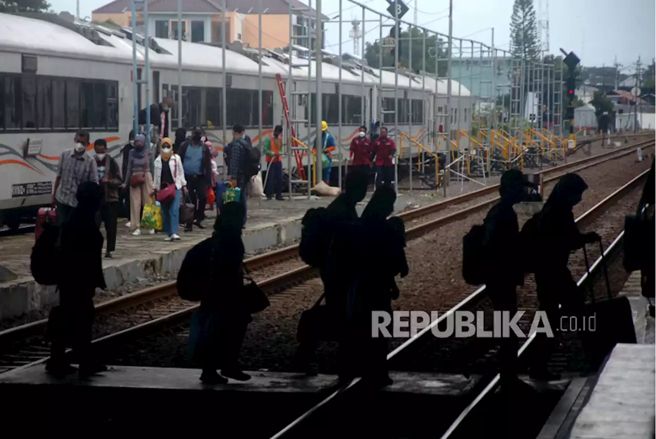 Warga |em|Nggak|/em| Mudik? KAI: Tiket Kereta Lebaran Masih Banyak |Republika Online