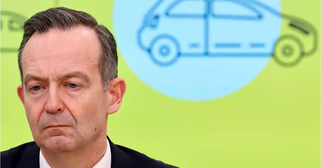 German minister says 'on right track' to solving CO2-emitting car row