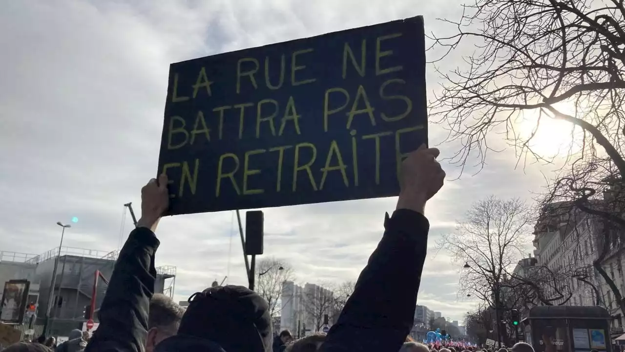 Réforme des retraites: La France Insoumise fait du porte à porte pour mobiliser ses soutiens