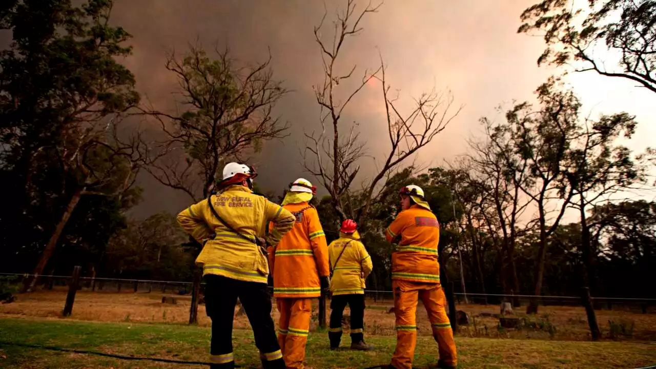 Country Fire Authority loses almost 10,000 operational volunteer firefighters