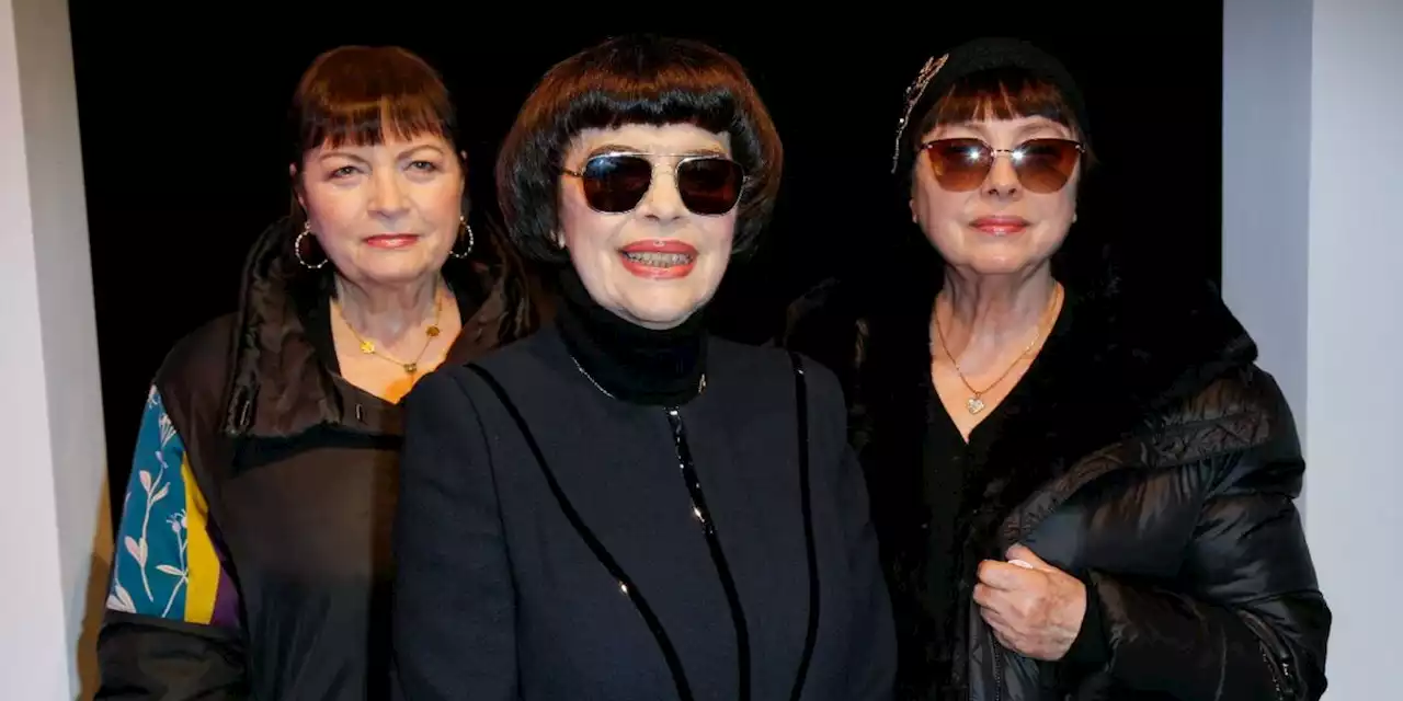 Fashion Week 2023 : Mireille Mathieu et ses sœurs, réunies, font sensation au défilé Pierre Cardin (PHOTOS)