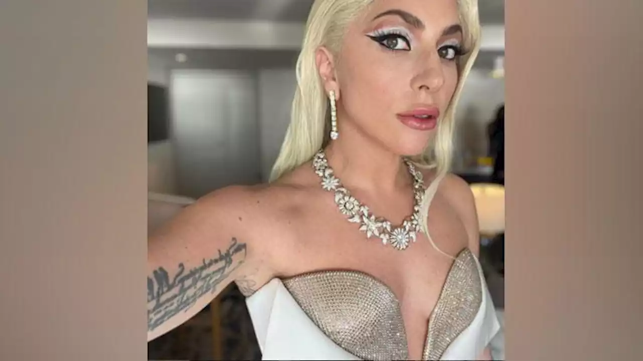 Lady Gaga Akui Lebih Bahagia Menyendiri dan Bekerja di Rumah