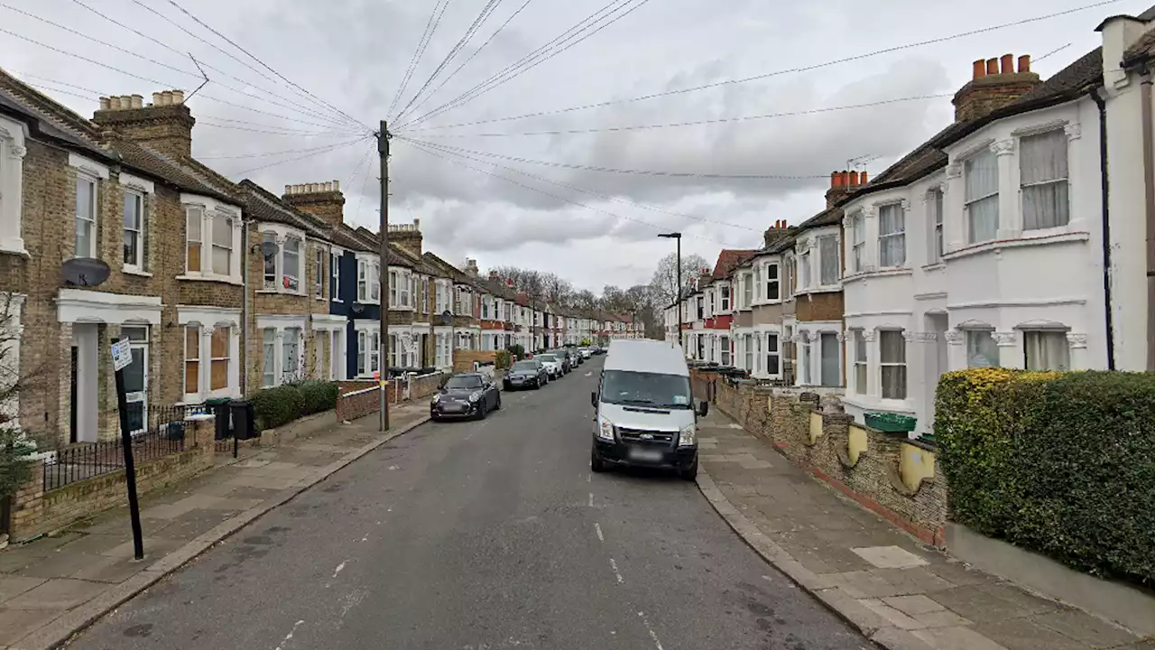 Man in his 20s dies after being stabbed as cops hunt knifeman