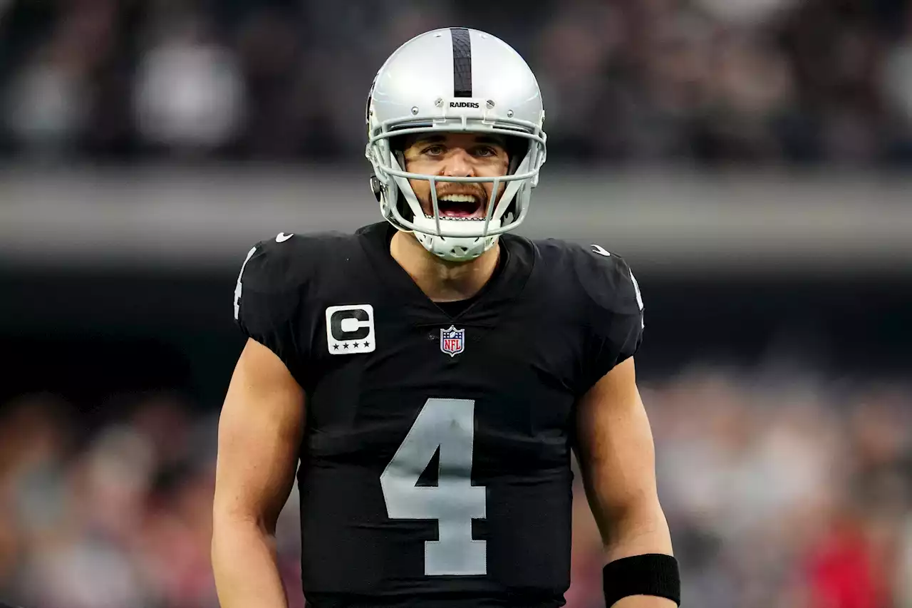 Derek Carr llega a los New Orleans Saints por cuatro años