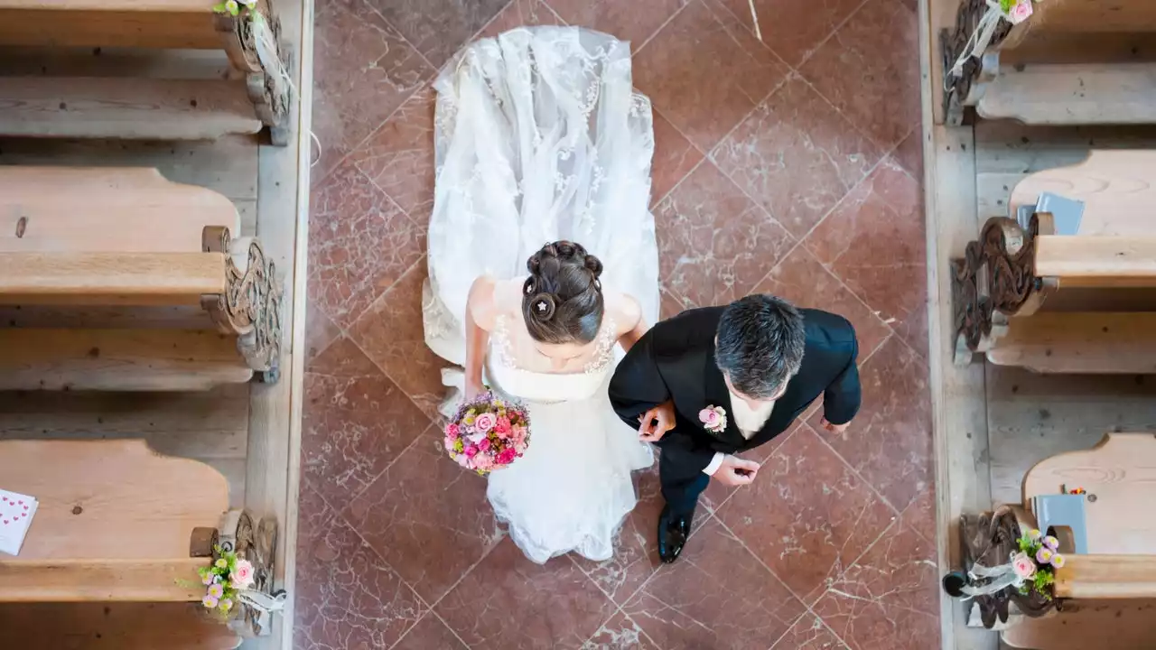 Istat: più unioni civili e matrimoni, ma non in Chiesa