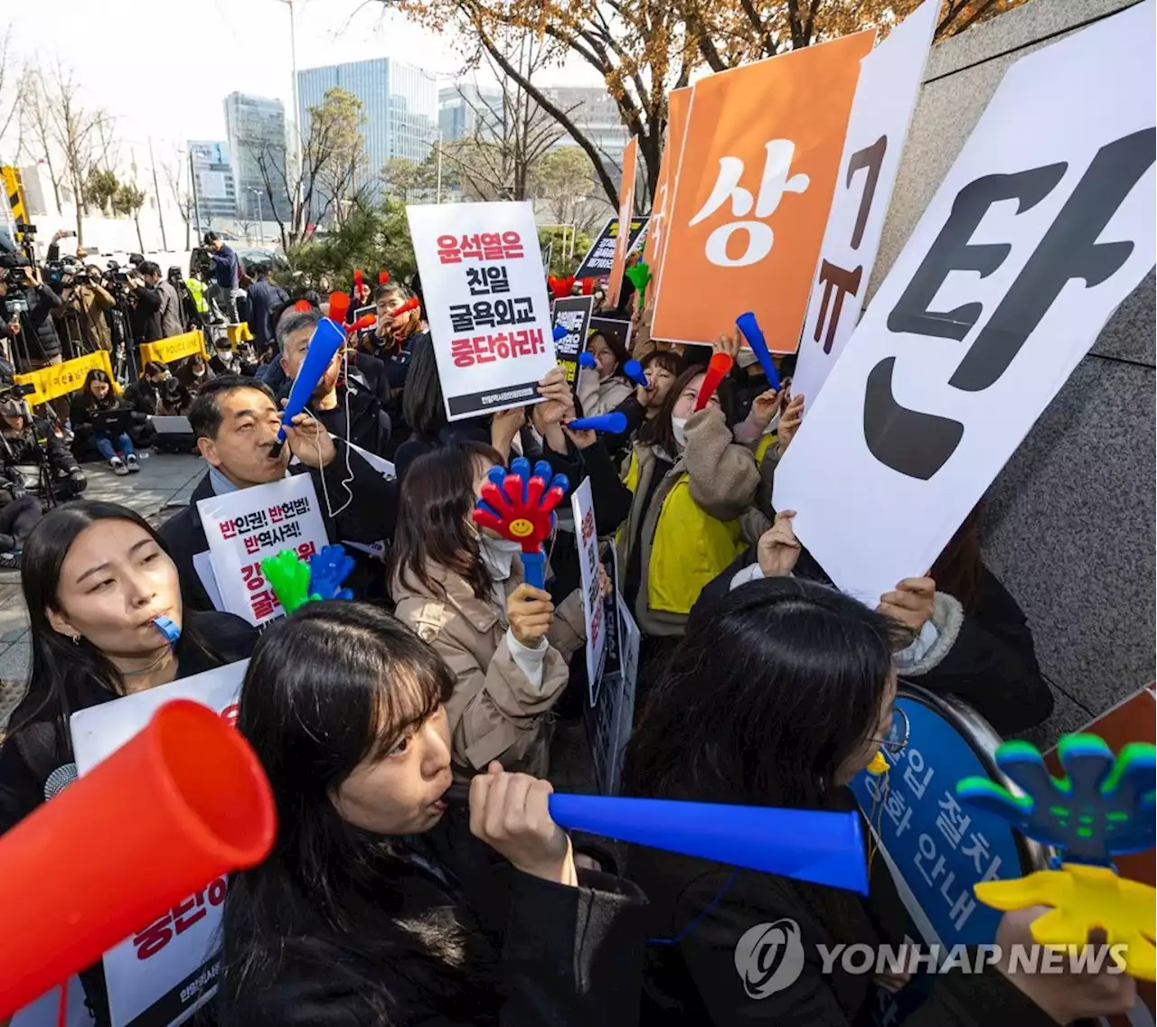 [강제징용 해법] 시민단체 '전범기업에 면죄부…굴욕외교'(종합) | 연합뉴스